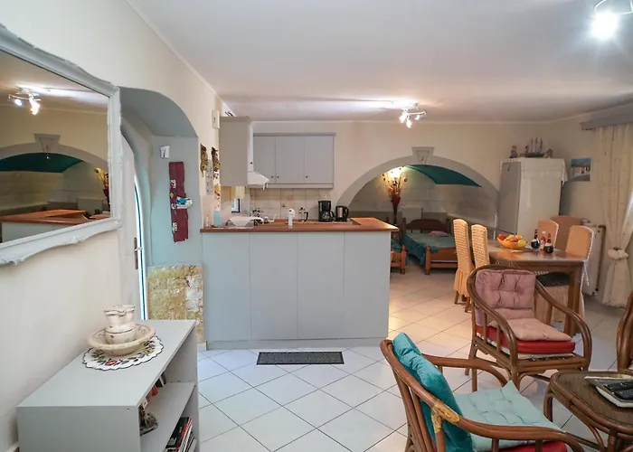 Krassi Apartment, Agios Mattheos アパート