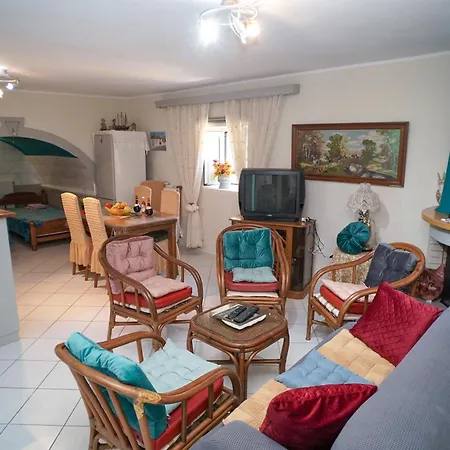 Apartman Krassi Apartment, Agios Mattheos *